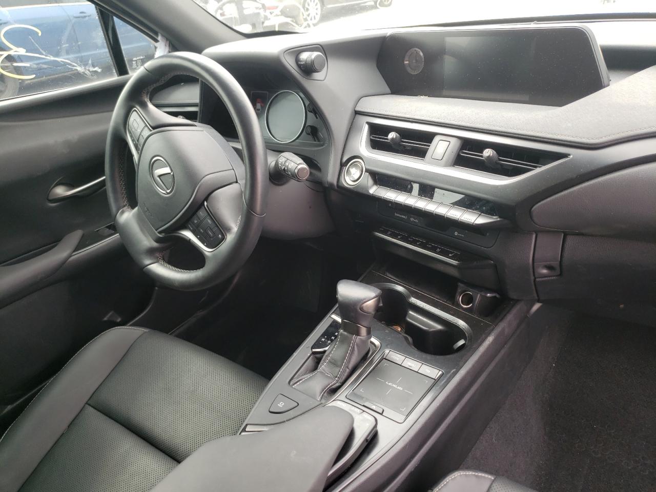 Photo 9 from auction – 2019 LEXUS UX 200 with VIN JTHY3JBH0K2013050