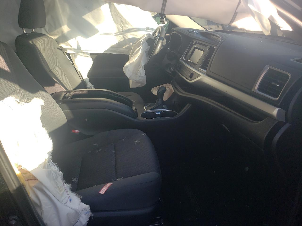 Photo 5 from auction – 2019 TOYOTA HIGHLANDER with VIN 5TDBZRFH2KS705608