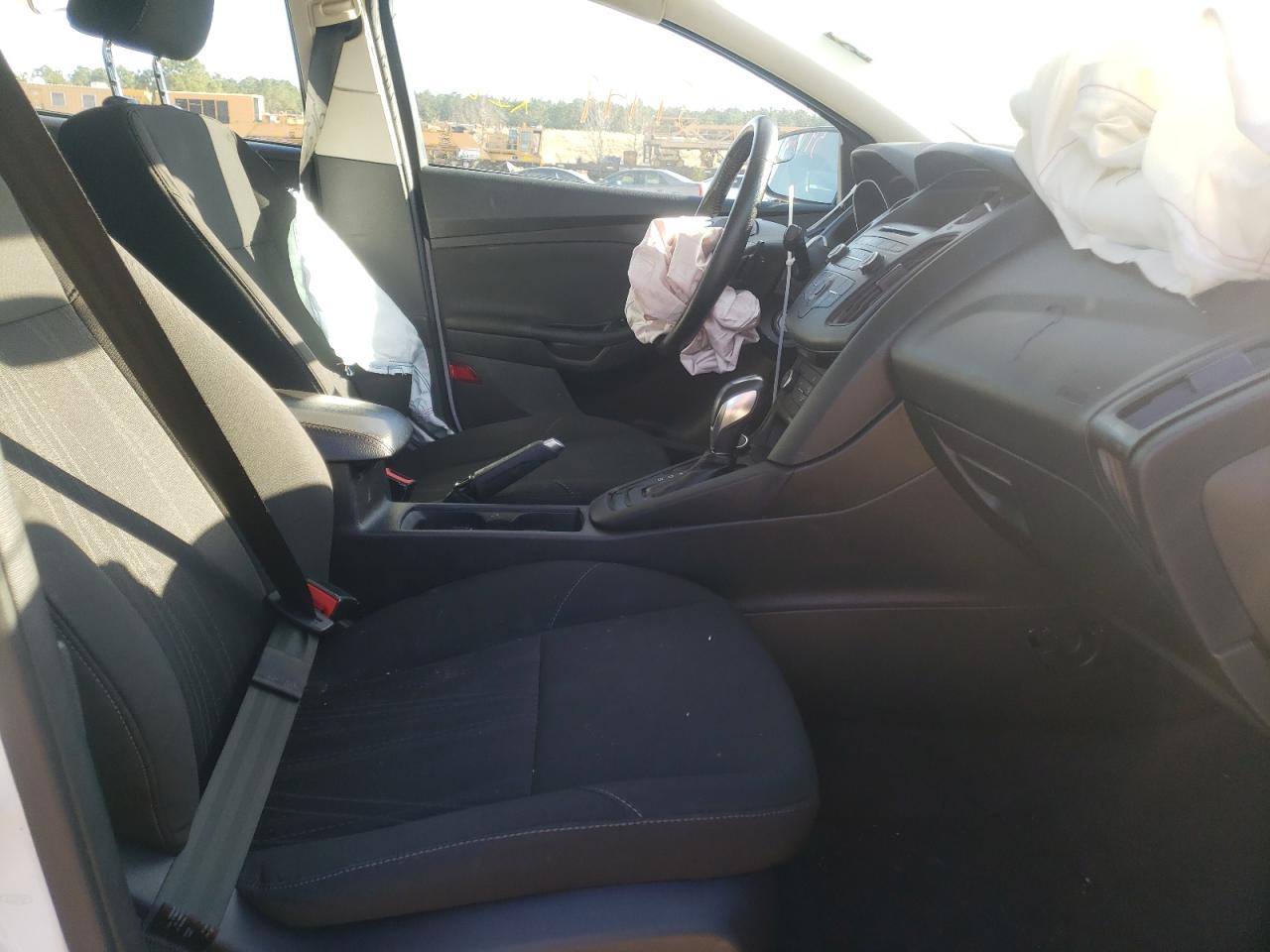 Photo 5 from auction – 2016 FORD FOCUS SE with VIN 1FADP3F25GL219722