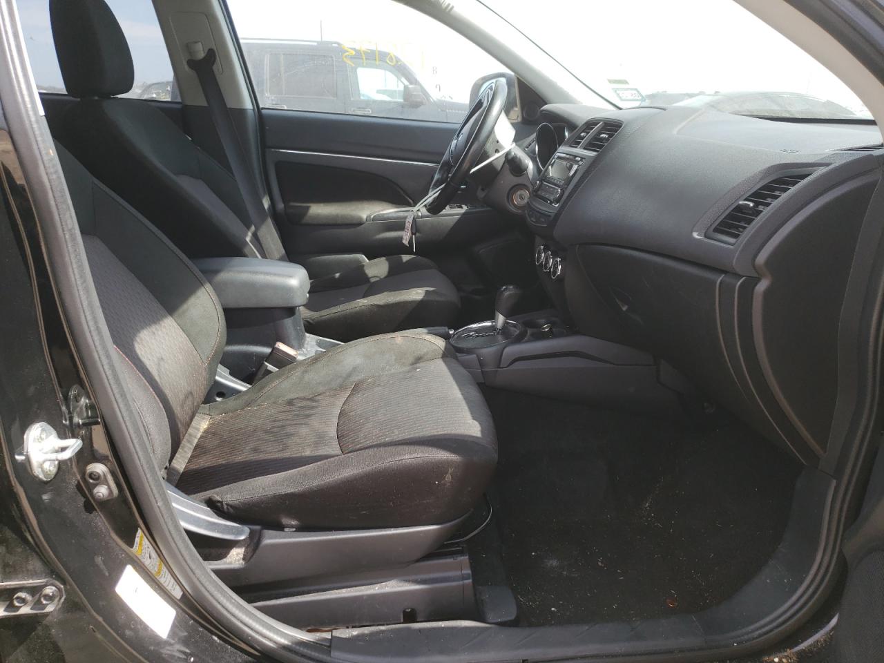 Photo 5 from auction – 2017 MITSUBISHI OUTLANDER with VIN JA4AP3AU9HZ069662