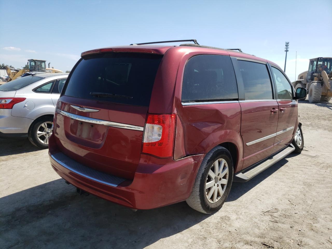 Photo 4 from auction – 2014 CHRYSLER TOWN & COU with VIN 2C4RC1BGXER192152