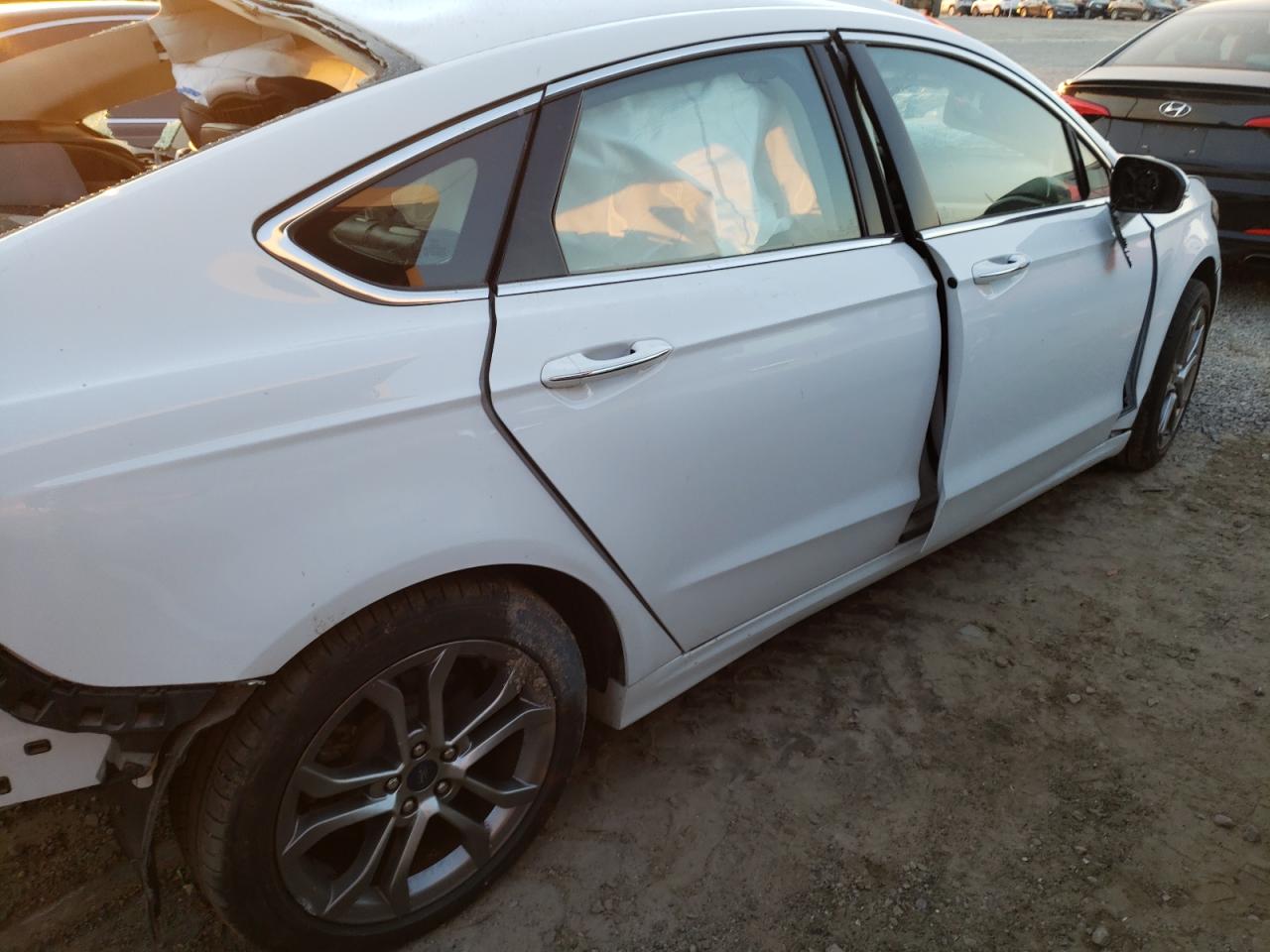 Photo 10 from auction – 2019 FORD FUSION SEL with VIN 3FA6P0CD5KR181867