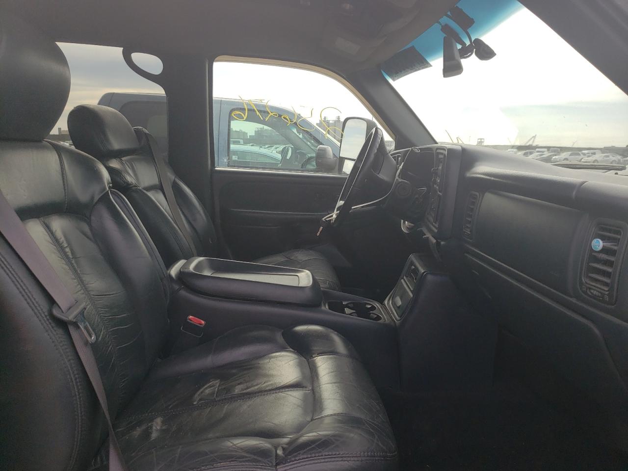 Photo 5 from auction – 2002 CHEVROLET SILVERADO with VIN 1GCHK23112F163771