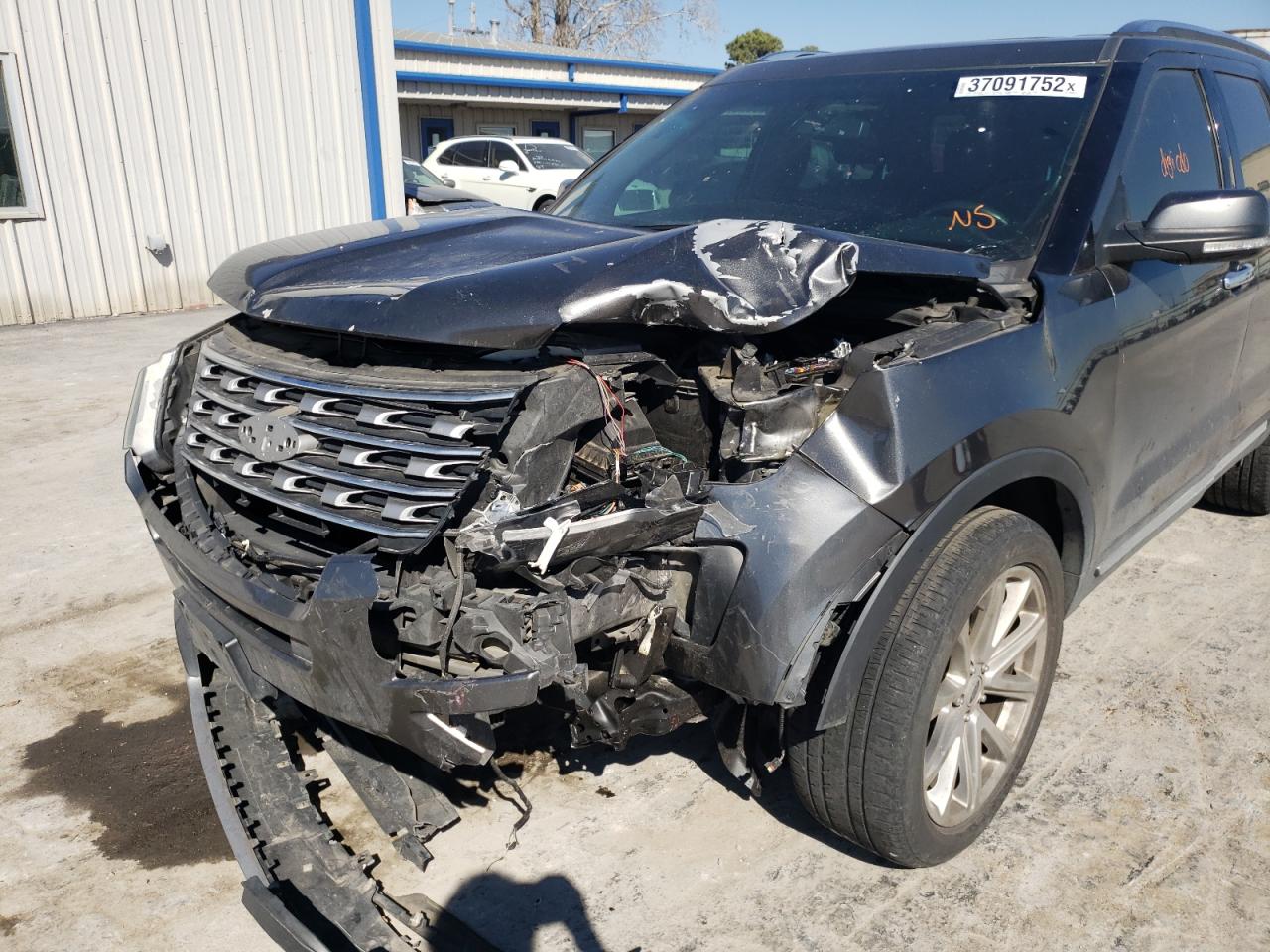 Photo 9 from auction – 2016 FORD EXPLORER L with VIN 1FM5K8F82GGB53570