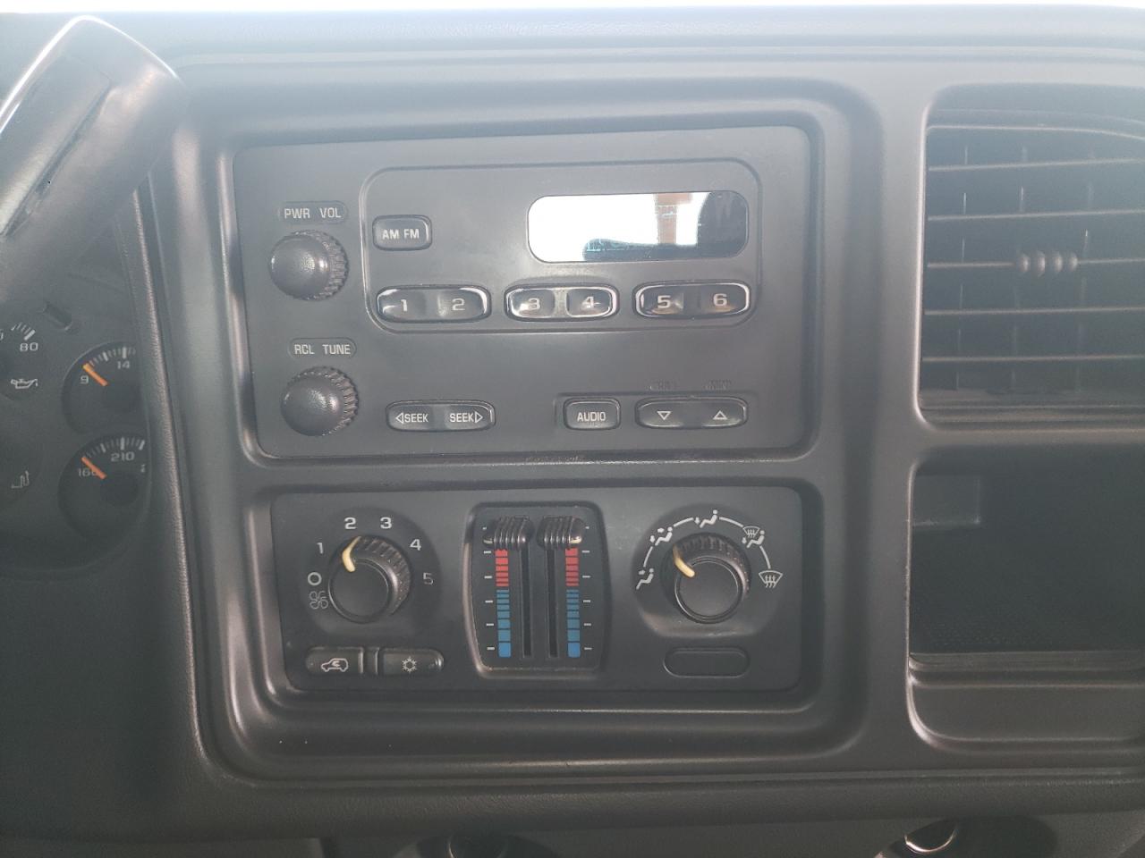 Photo 9 from auction – 2005 CHEVROLET SILVERADO with VIN 1GCEC14X45Z162825