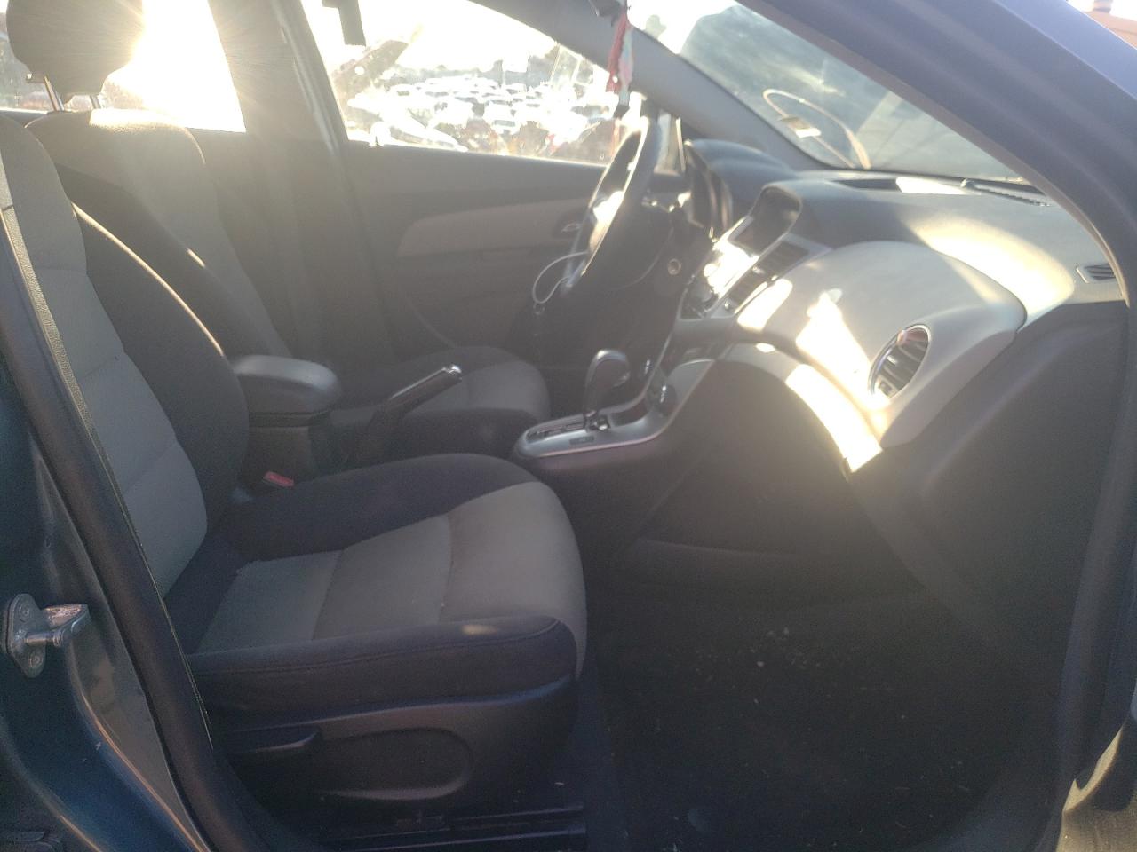 Photo 5 from auction – 2012 CHEVROLET CRUZE LS with VIN 1G1PC5SH4C7309013