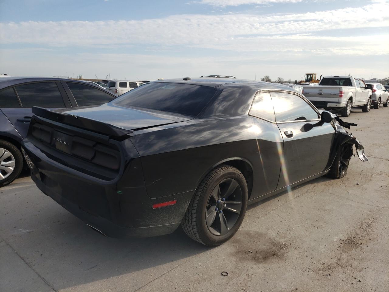 Photo 4 from auction – 2019 DODGE CHALLENGER with VIN 2C3CDZAG1KH672475