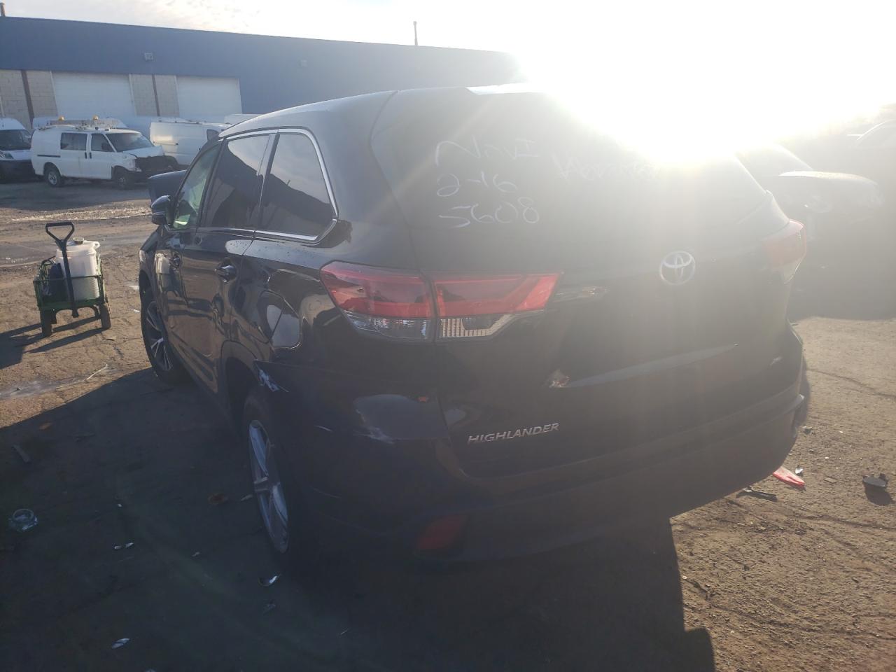 Zdjęcie 3 z aukcji – 2019 TOYOTA HIGHLANDER z VIN 5TDBZRFH2KS705608