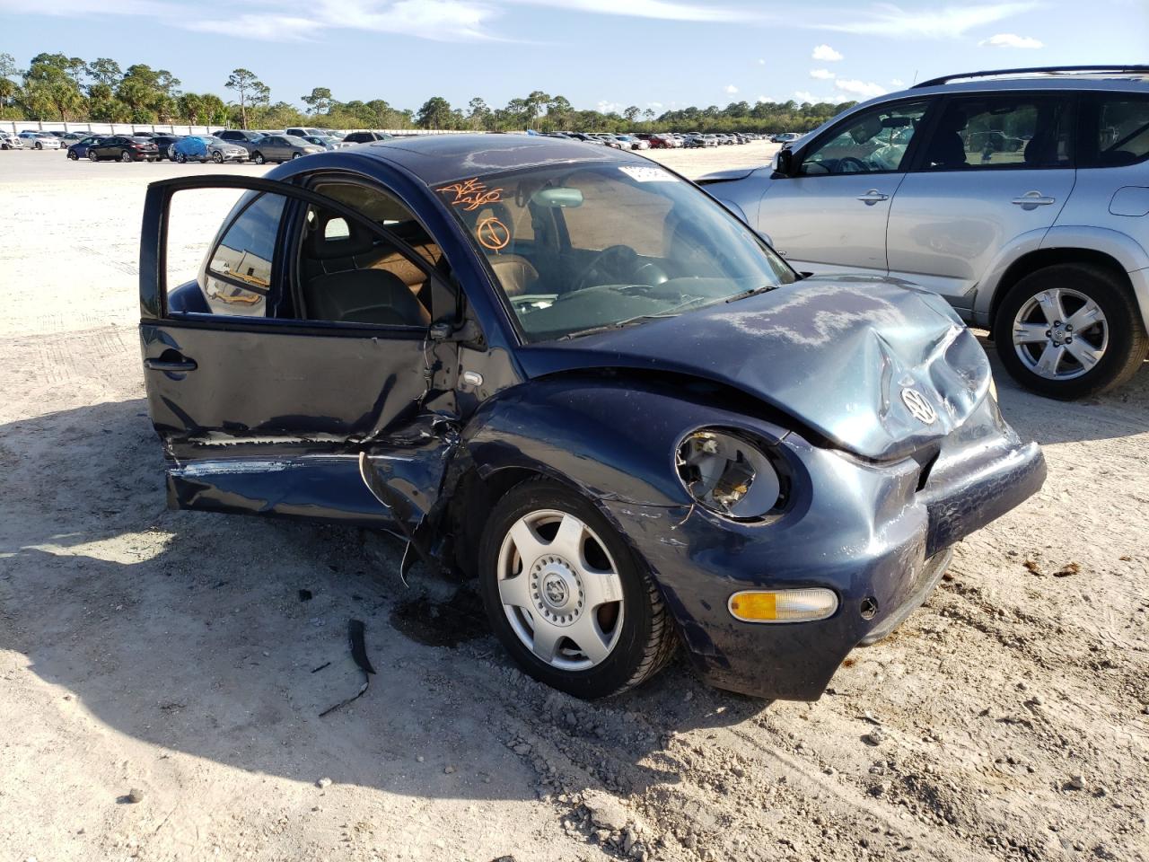 Photo 1 from auction – 2001 VOLKSWAGEN NEW BEETLE with VIN 3VWDD21C41M419524