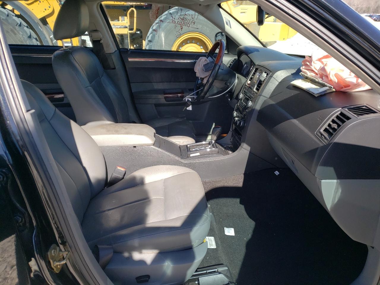 Photo 5 from auction – 2005 CHRYSLER 300 TOURIN with VIN 2C3JA53G25H159732