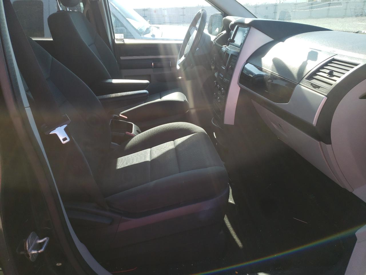 Photo 5 from auction – 2010 DODGE GRAND CARA with VIN 2D4RN6DX7AR490157
