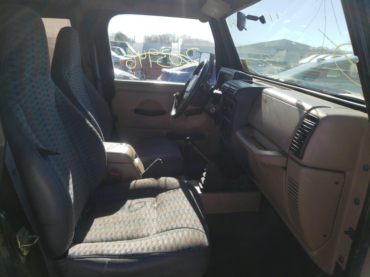 Photo 5 from auction – 2000 JEEP WRANGLER / with VIN 1J4FA59S5YP758700