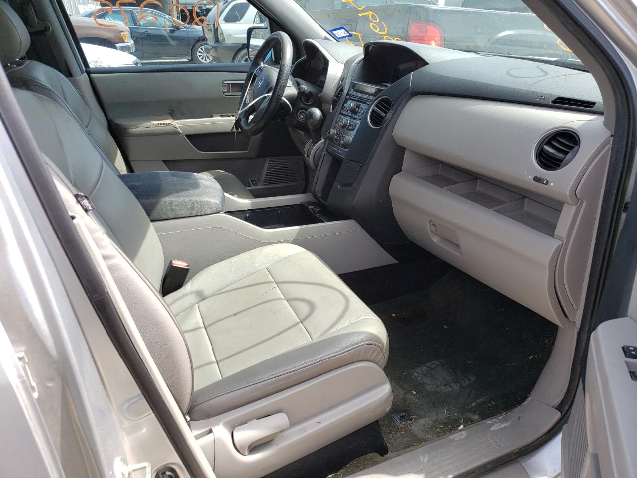 Photo 5 from auction – 2013 HONDA PILOT LX with VIN 5FNYF3H21DB044122