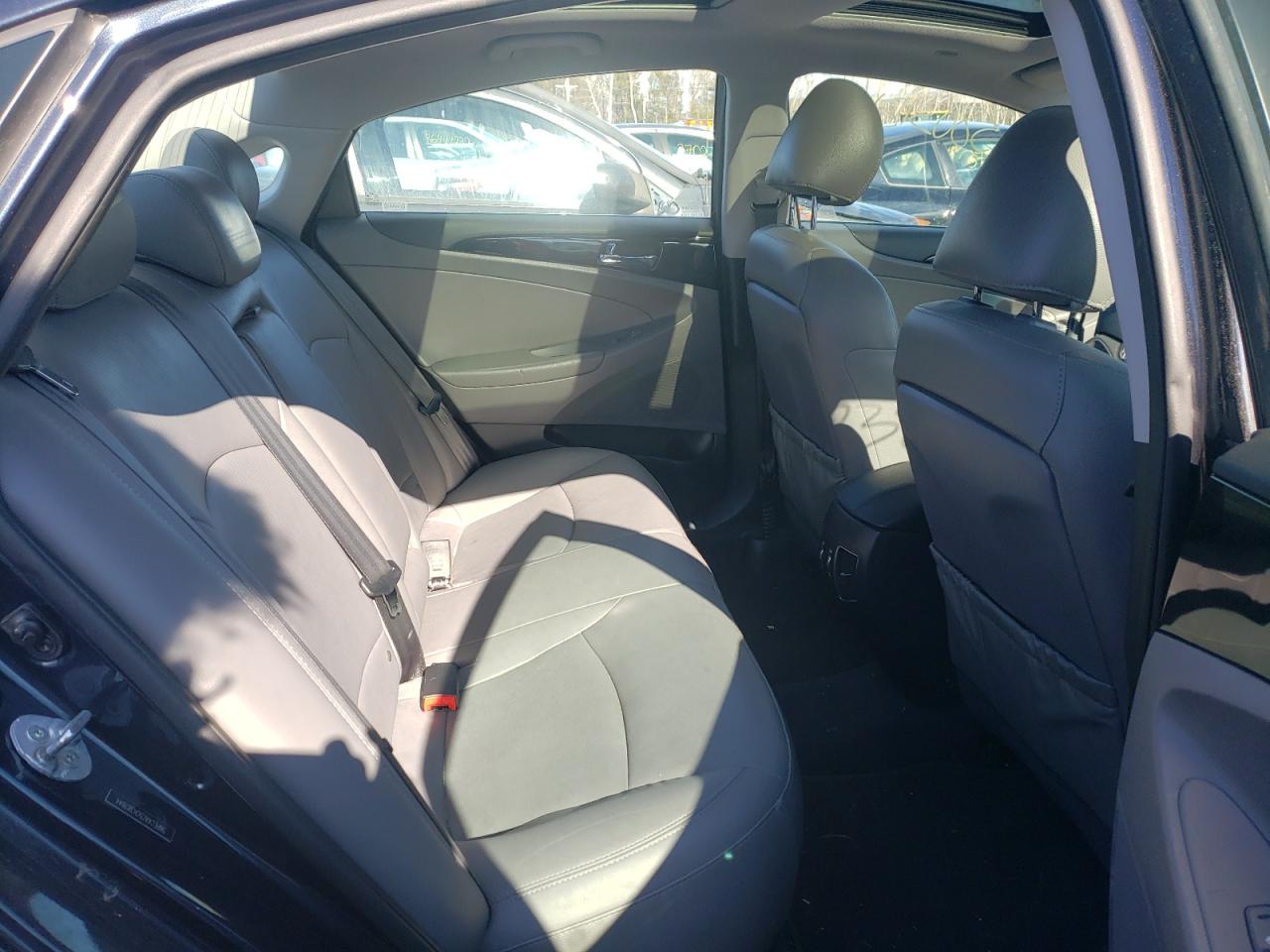 Photo 6 from auction – 2012 HYUNDAI SONATA SE with VIN 5NPEC4AC5CH387844