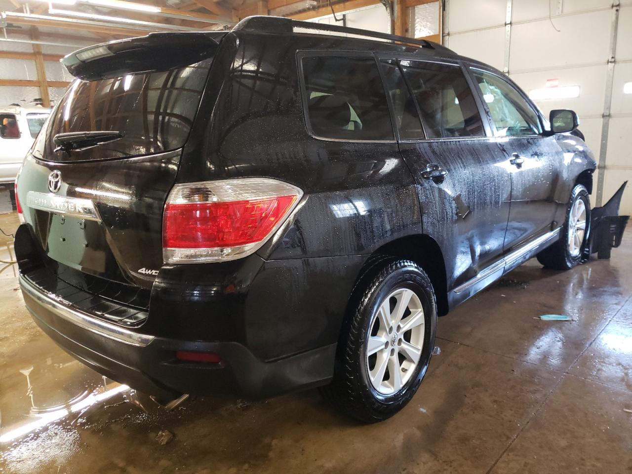 Photo 4 from auction – 2013 TOYOTA HIGHLANDER with VIN 5TDBK3EH8DS179619