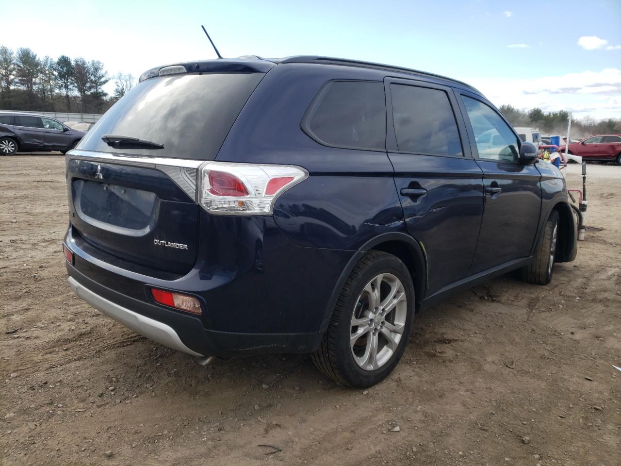 Photo 4 from auction – 2015 MITSUBISHI OUTLANDER with VIN JA4AD3A36FZ008203