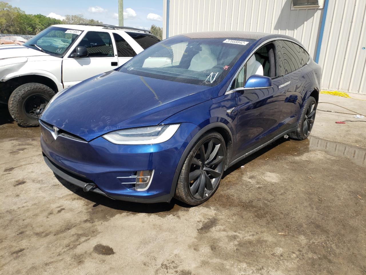 Photo 2 from auction – 2021 TESLA MODEL X with VIN 5YJXCDE2XMF322871