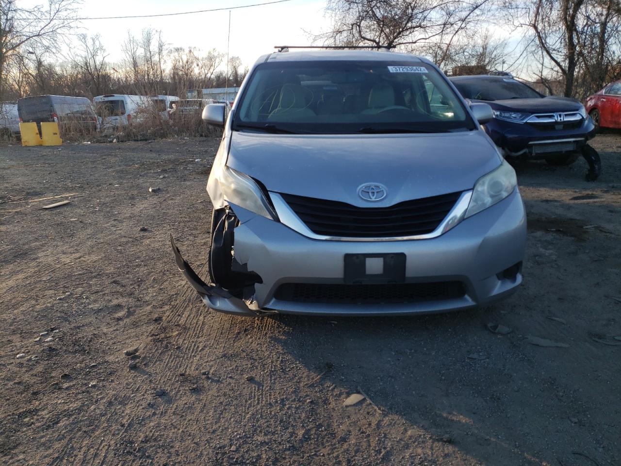 Photo 9 from auction – 2012 TOYOTA SIENNA LE with VIN 5TDKK3DC6CS229146