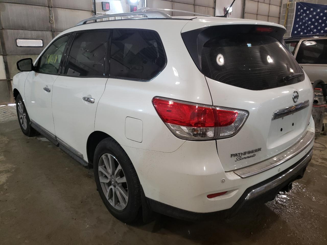 Photo 3 from auction – 2015 NISSAN PATHFINDER with VIN 5N1AR2MN2FC682989