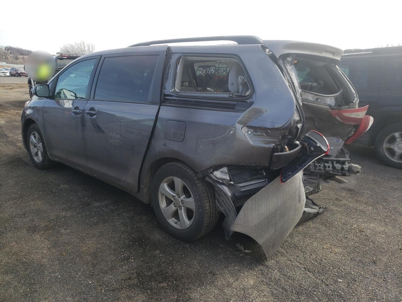 Photo 3 from auction – 2017 TOYOTA SIENNA LE with VIN 5TDKZ3DC4HS777522