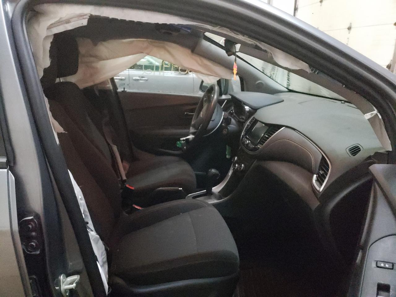 Photo 5 from auction – 2020 CHEVROLET TRAX LS with VIN 3GNCJKSB0LL143405