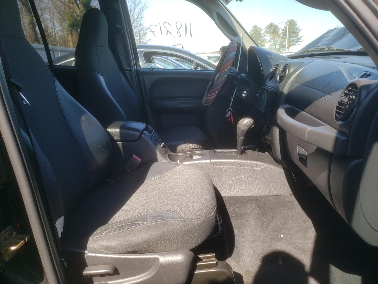 Photo 5 from auction – 2004 JEEP LIBERTY RE with VIN 1J4GL38K74W254198
