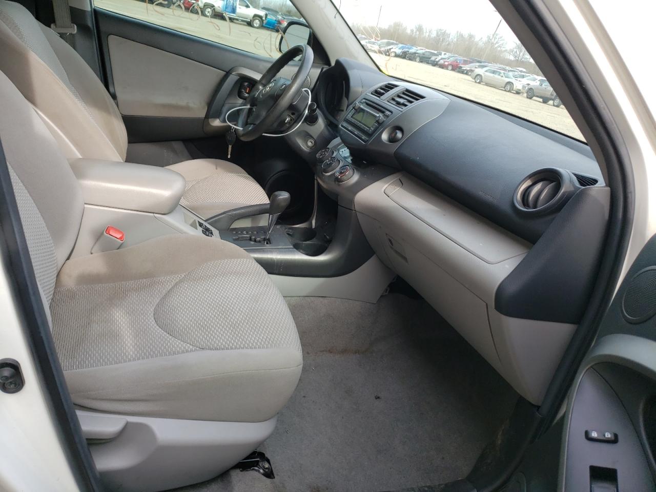 Photo 5 from auction – 2012 TOYOTA RAV4 with VIN 2T3ZF4DV2CW107859