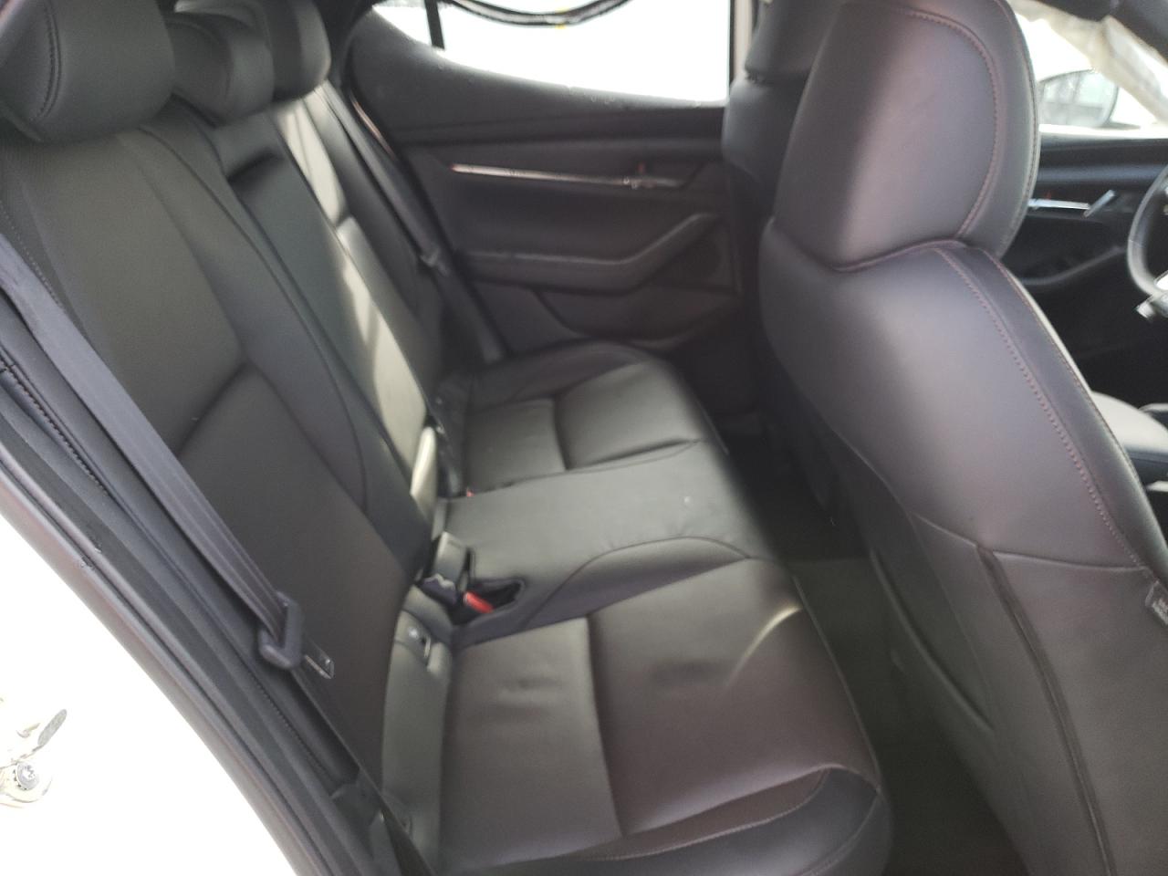 Photo 6 from auction – 2019 MAZDA 3 PREMIUM with VIN JM1BPANM3K1132673