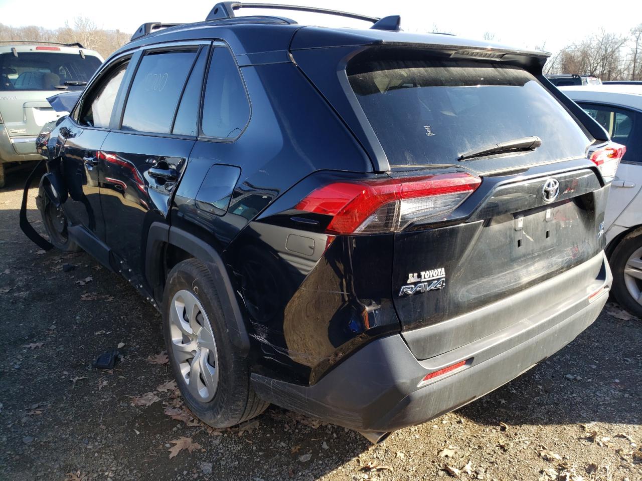 Photo 3 from auction – 2020 TOYOTA RAV4 LE with VIN JTMF1RFV1LD530179