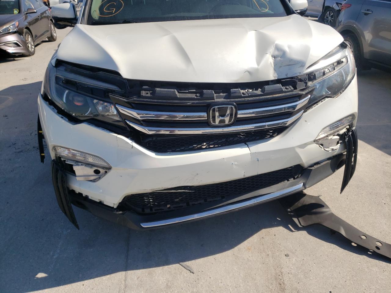 Photo 9 from auction – 2017 HONDA PILOT TOUR with VIN 5FNYF5H92HB001150