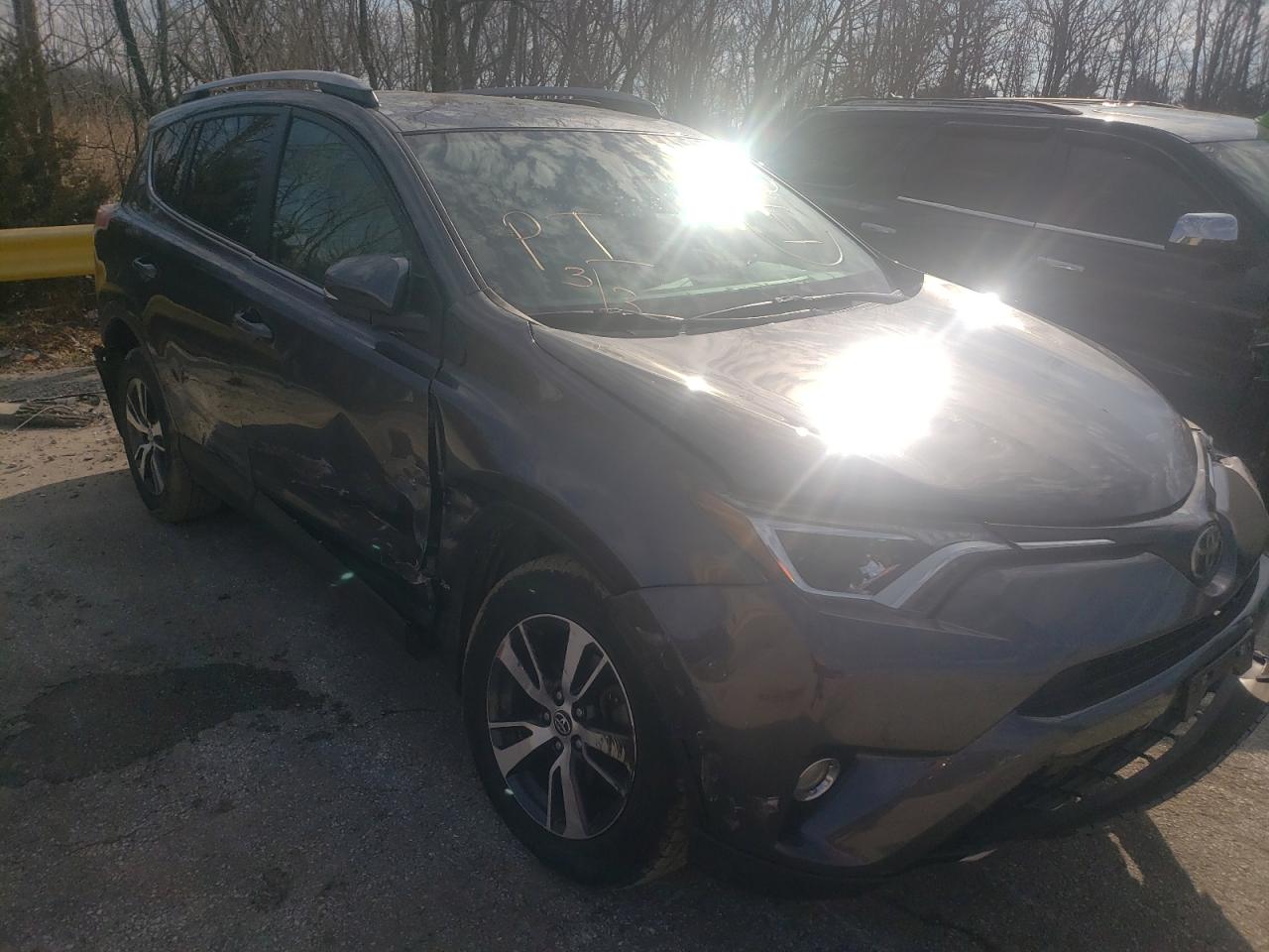 Photo 1 from auction – 2017 TOYOTA RAV4 XLE with VIN JTMRFREV6HJ106814