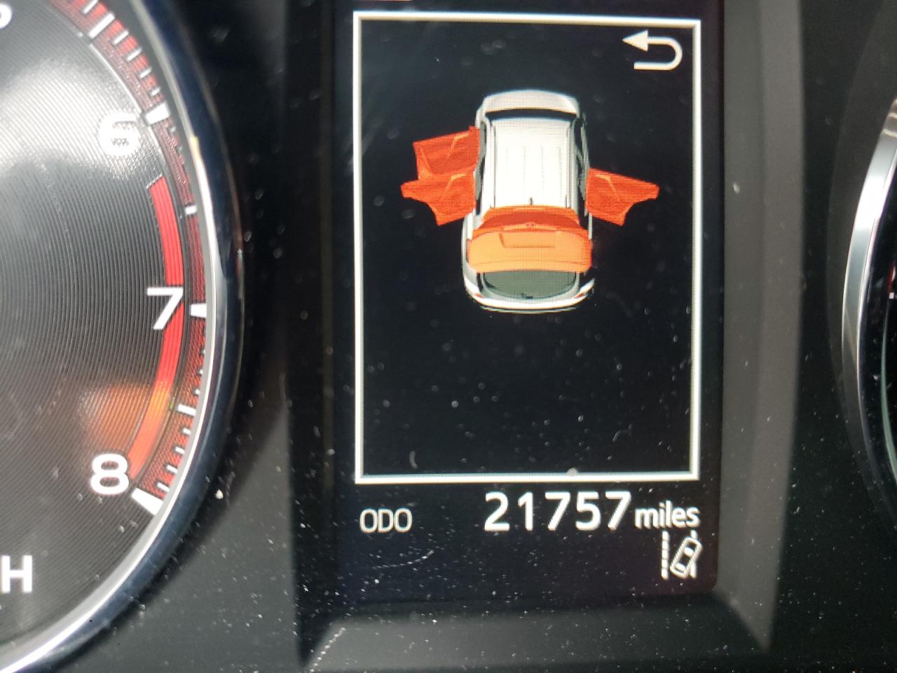 Photo 8 from auction – 2017 TOYOTA RAV4 SE with VIN 2T3NFREVXHW356024