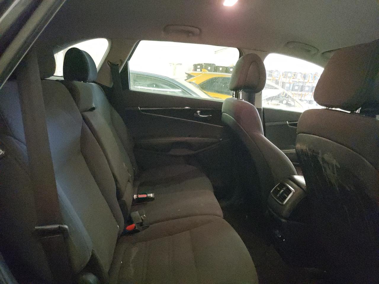 Photo 6 from auction – 2016 KIA SORENTO LX with VIN 5XYPGDA55GG007378