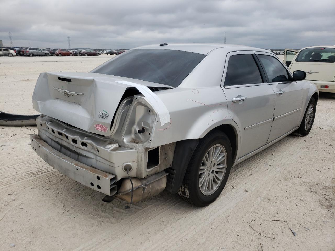 Photo 4 from auction – 2010 CHRYSLER 300 TOURIN with VIN 2C3CA5CV3AH264572