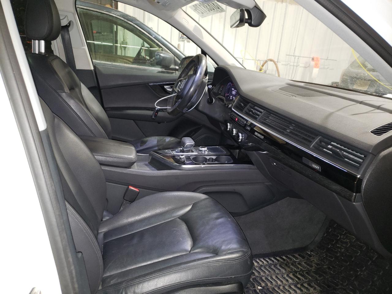 Photo 19 from auction – 2018 AUDI Q7 PREMIUM with VIN WA1LAAF78JD000367