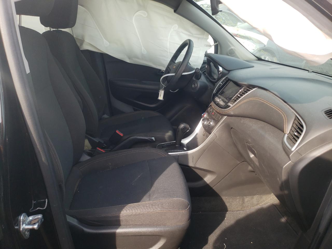 Photo 5 from auction – 2020 CHEVROLET TRAX LS with VIN KL7CJKSB5LB051228