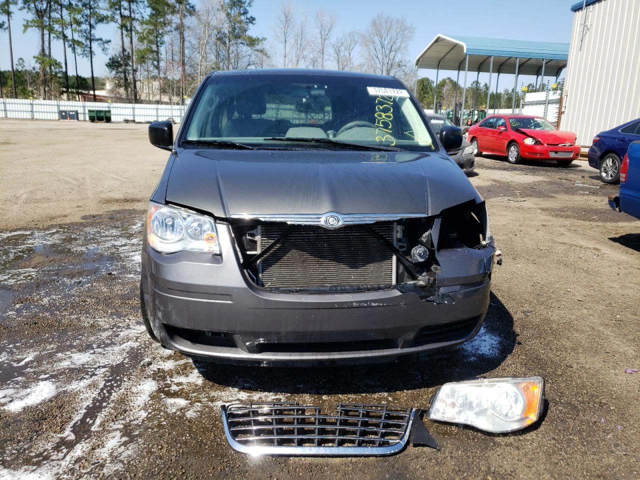 Photo 9 from auction – 2010 CHRYSLER TOWN & COU with VIN 2A4RR2D10AR374797