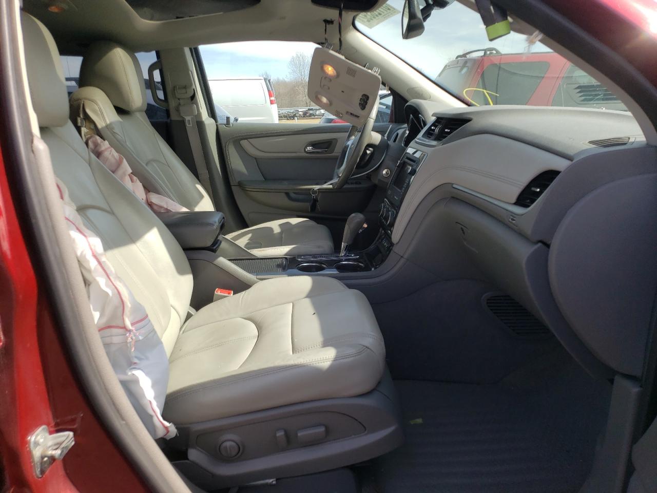 Photo 5 from auction – 2015 CHEVROLET TRAVERSE L with VIN 1GNKRHKD2FJ237144