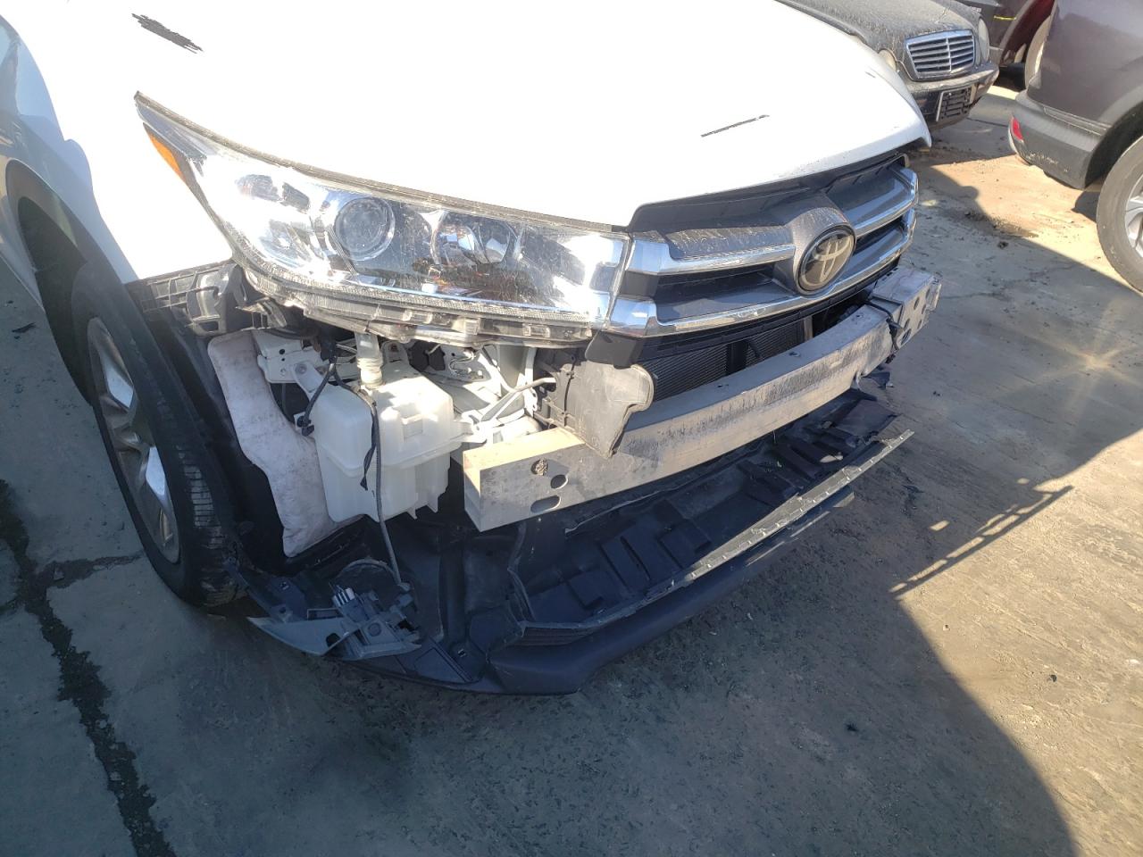 Photo 9 from auction – 2019 TOYOTA HIGHLANDER with VIN 5TDDZRFH0KS977308