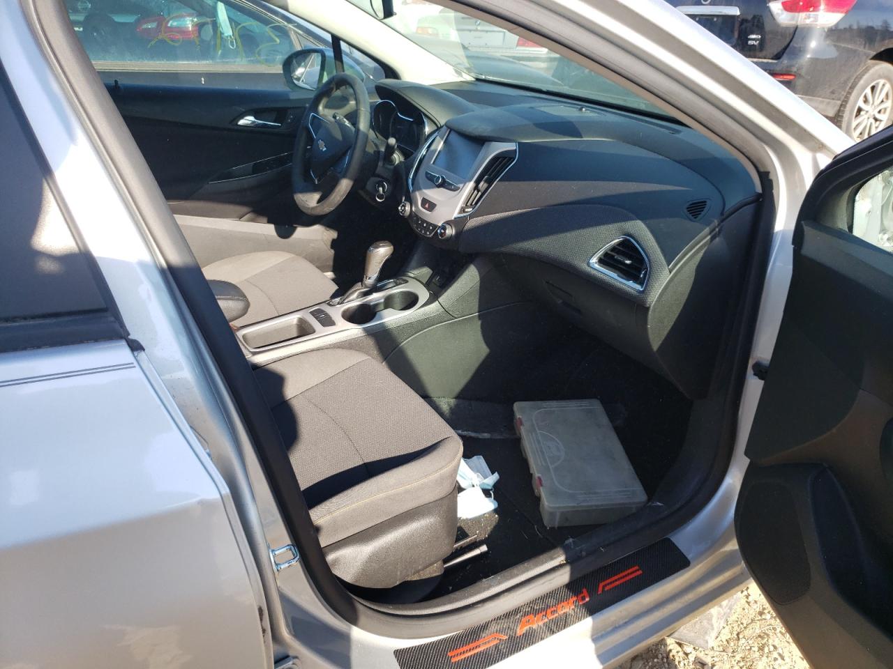 Photo 5 from auction – 2016 CHEVROLET CRUZE LS with VIN 1G1BC5SM9G7321963