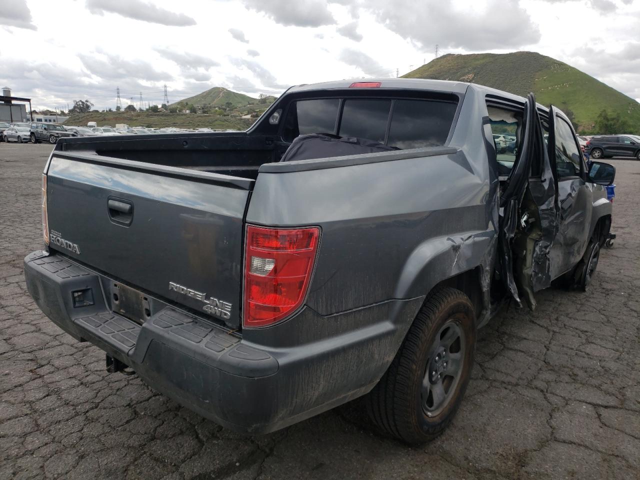 Photo 4 from auction – 2010 HONDA RIDGELINE with VIN 5FPYK1F24AB009581