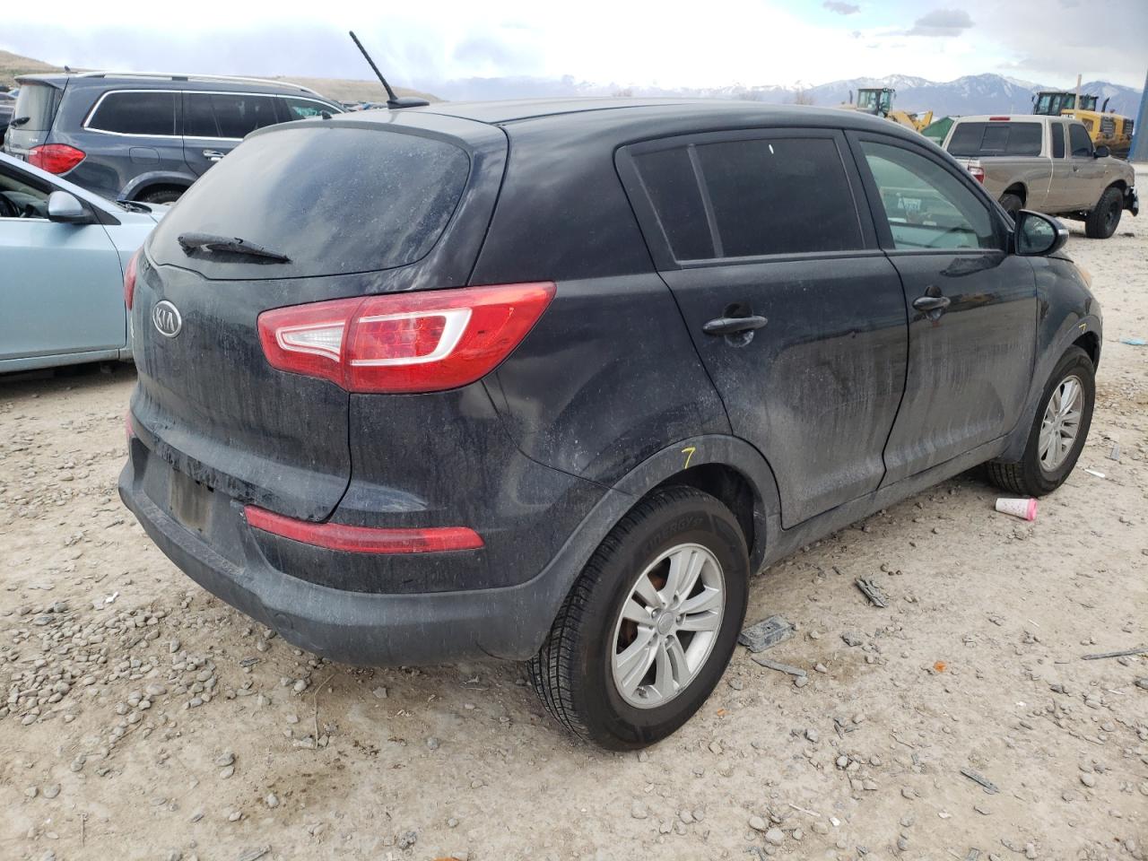 Photo 4 from auction – 2011 KIA SPORTAGE L with VIN KNDPBCA26B7015817