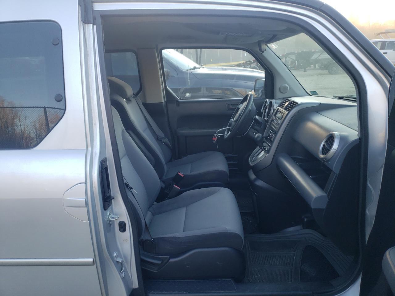 Photo 5 from auction – 2008 HONDA ELEMENT EX with VIN 5J6YH28788L001202