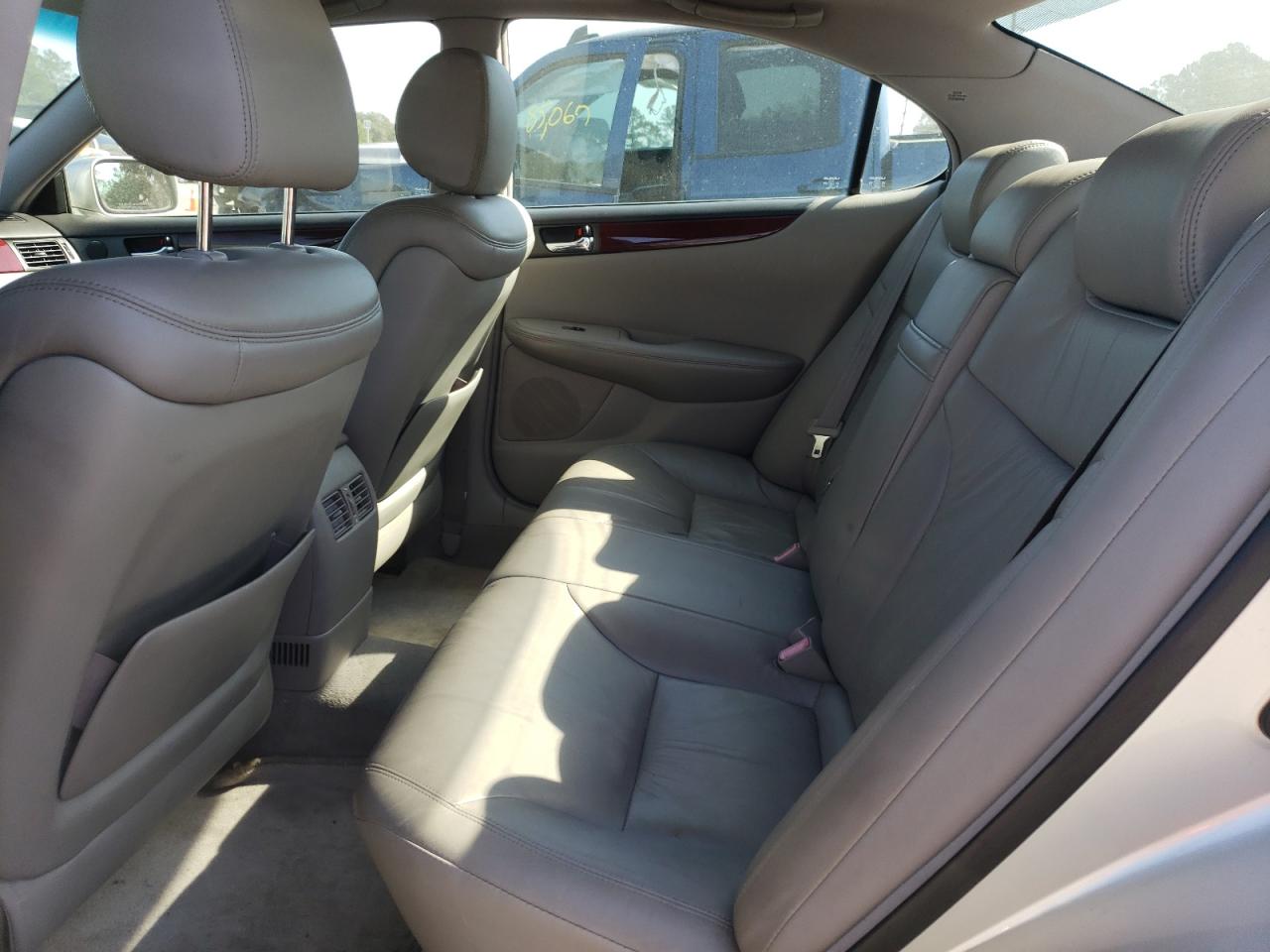 Photo 6 from auction – 2004 LEXUS ES 330 with VIN JTHBA30G945035096