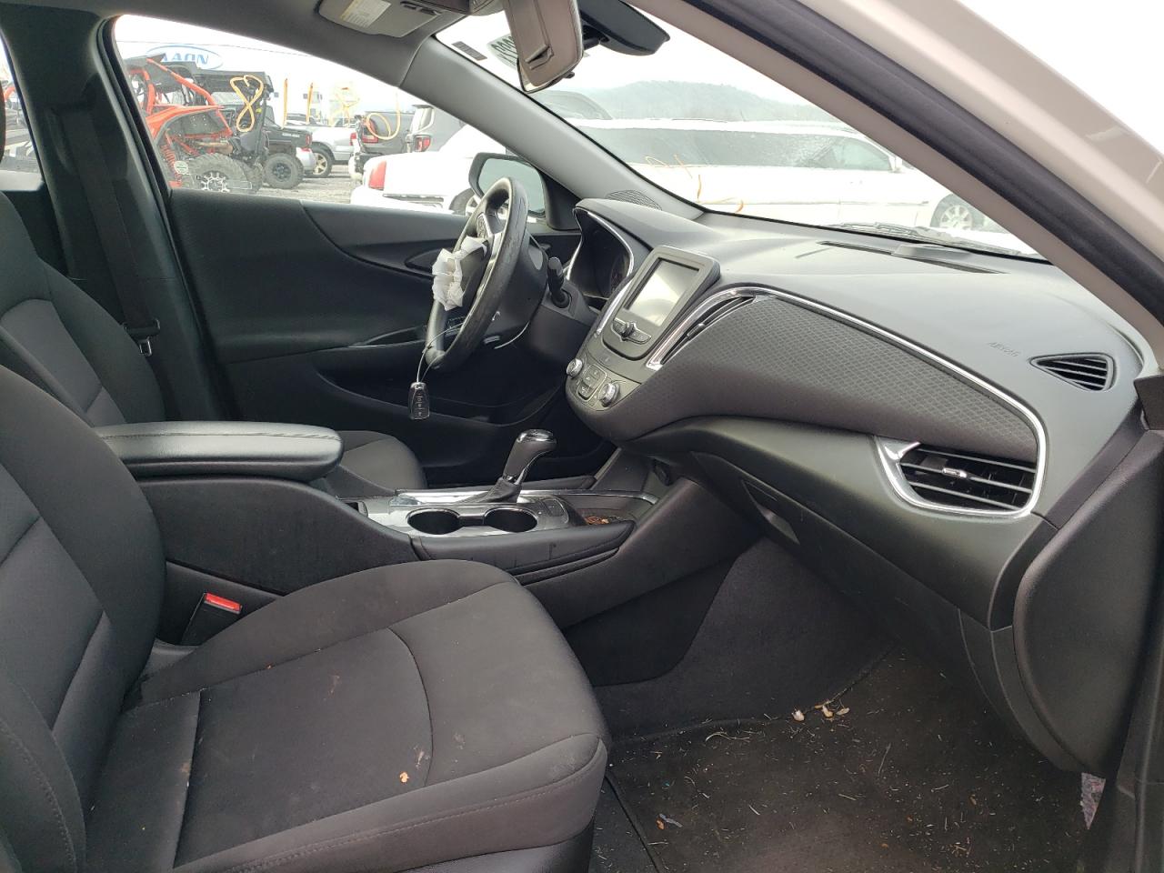 Photo 5 from auction – 2018 CHEVROLET MALIBU LT with VIN 1G1ZD5ST9JF194745