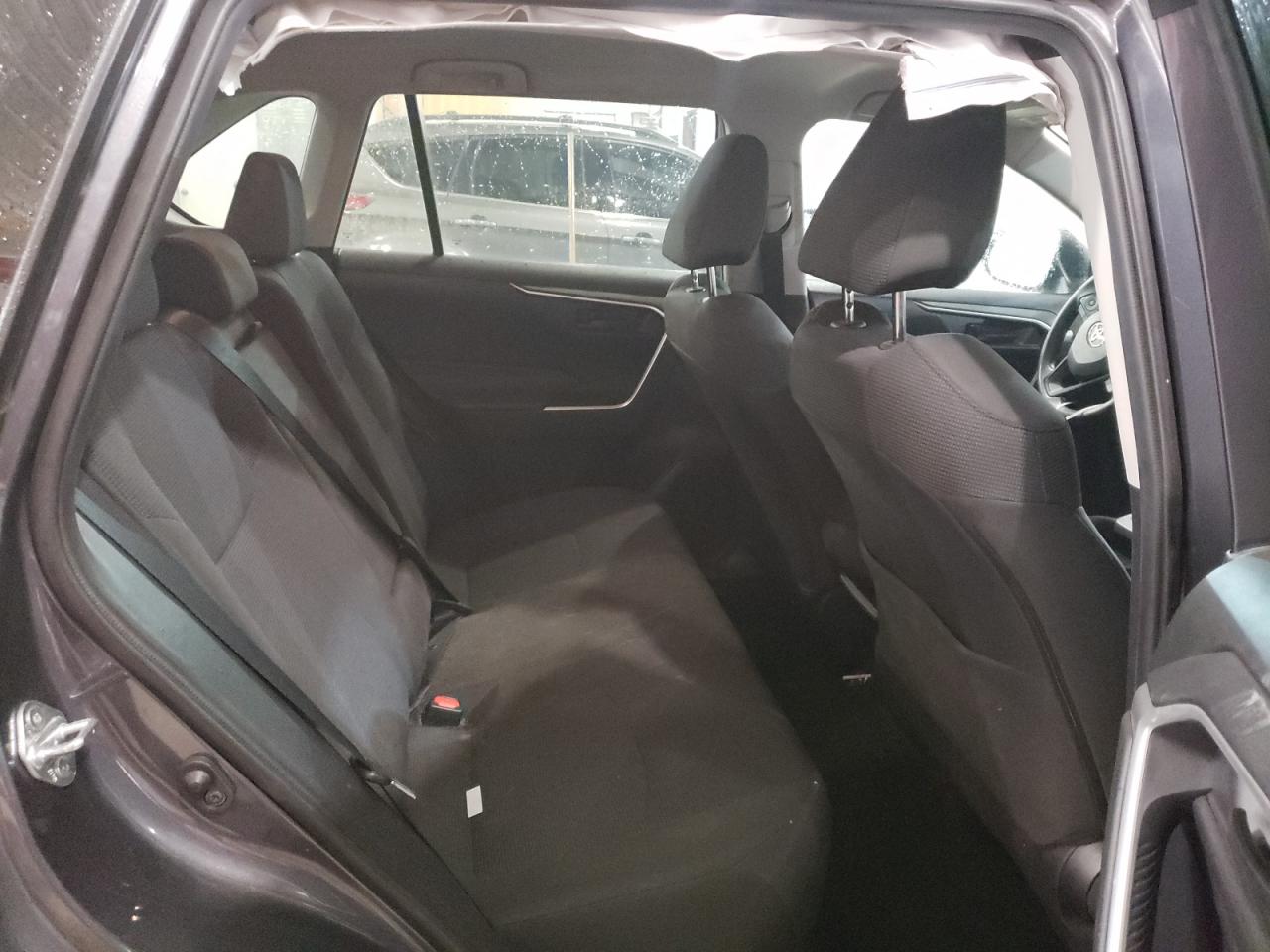 Photo 6 from auction – 2020 TOYOTA RAV4 LE with VIN 2T3F1RFV5LW104028