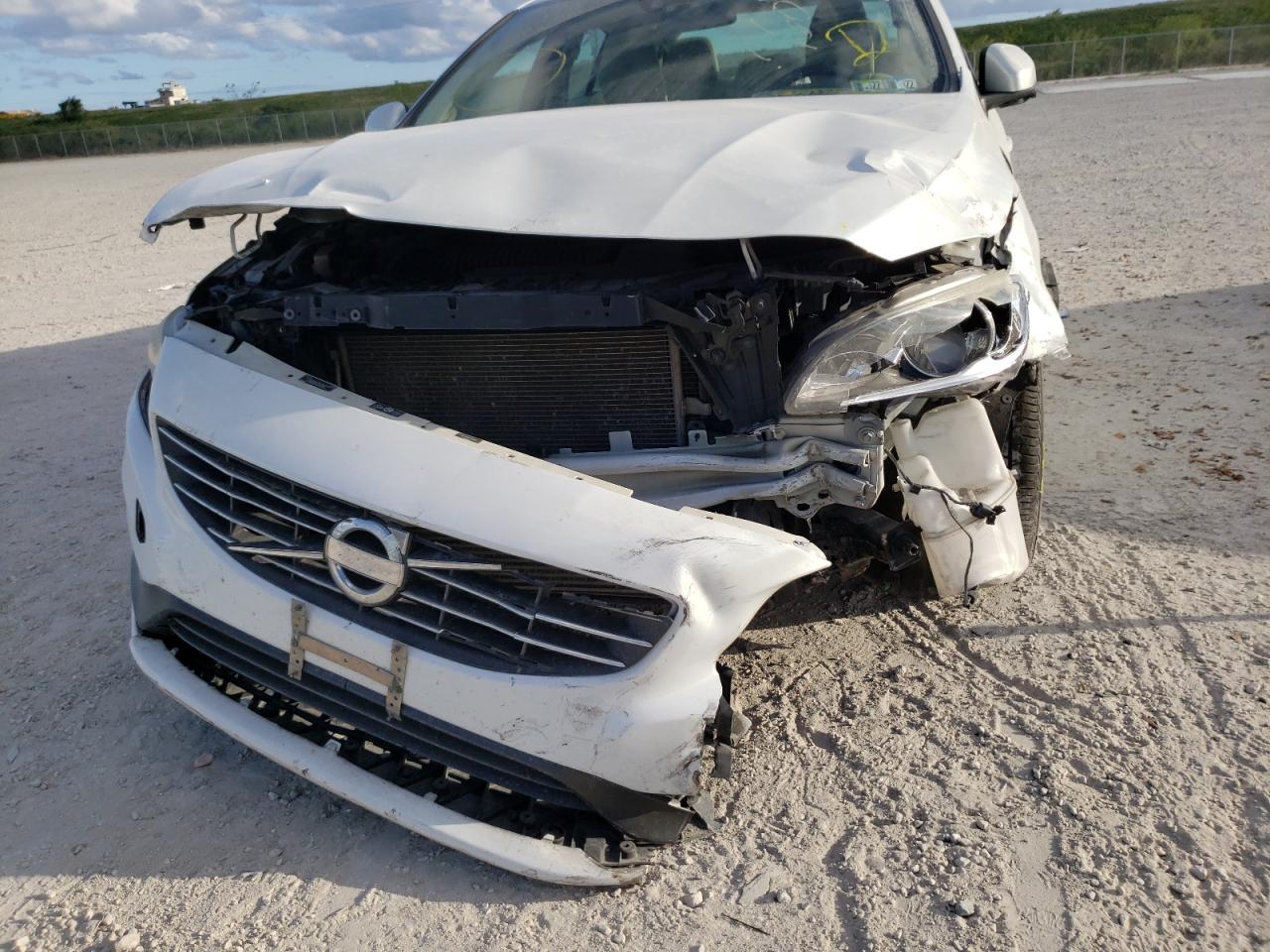 Photo 9 from auction – 2015 VOLVO S60 PREMIE with VIN YV1612TB3F1313704