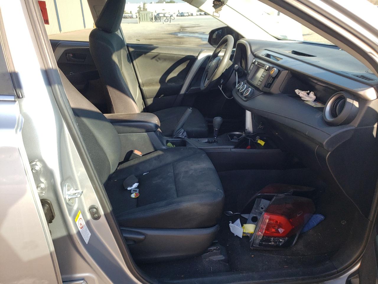 Photo 5 from auction – 2016 TOYOTA RAV4 LE with VIN 2T3ZFREV0GW304496