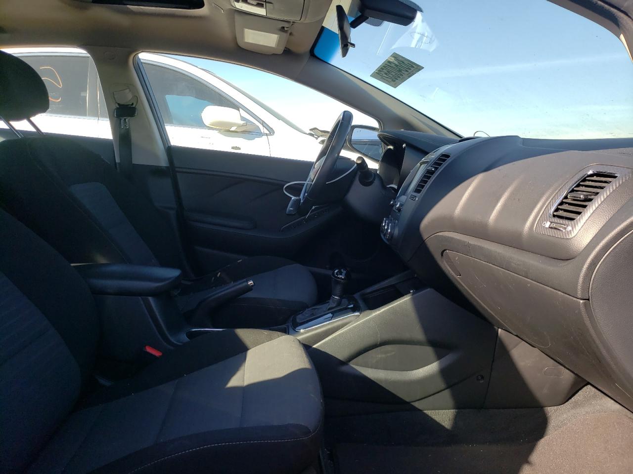 Photo 5 from auction – 2018 KIA FORTE LX with VIN 3KPFL4A76JE202449