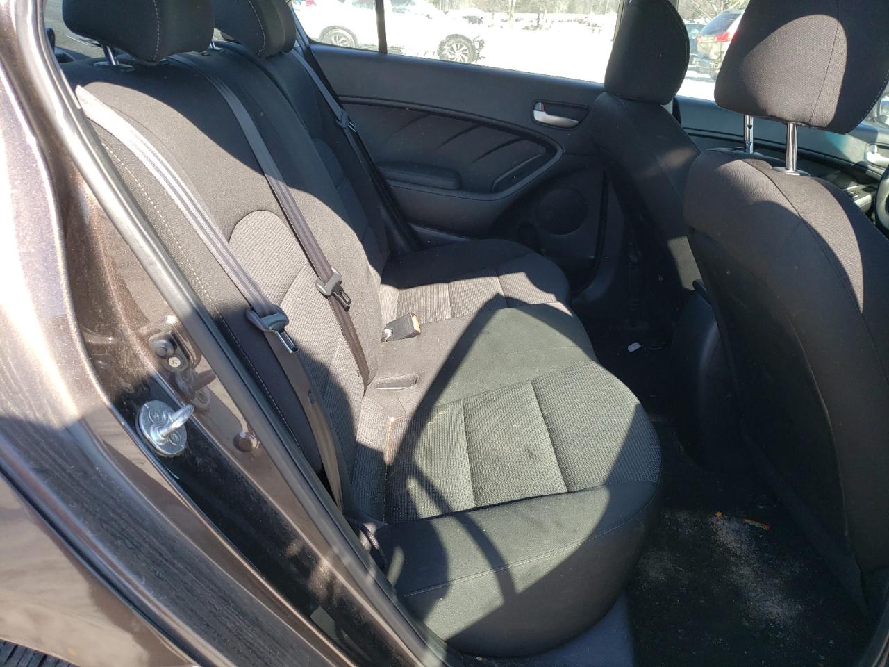 Photo 6 from auction – 2017 KIA FORTE LX with VIN 3KPFK4A76HE078566